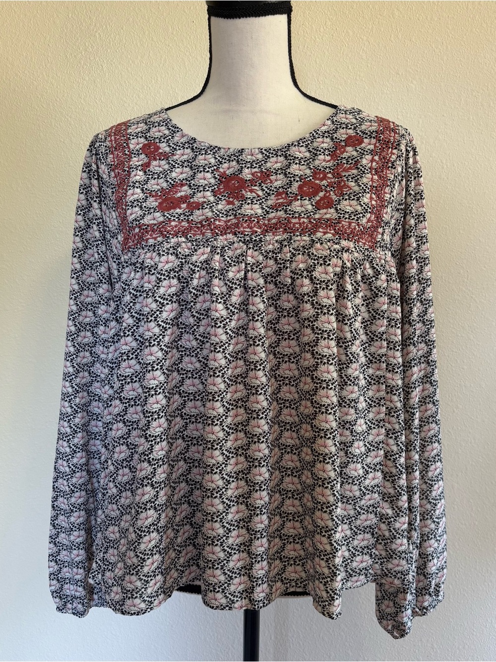 Floral Embroidered Scoop Neck Peasant Blouse - Pink & Black